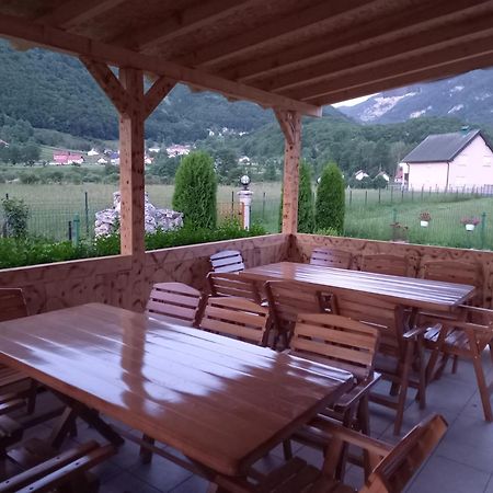 Breti'S Guesthouse Vusanje Экстерьер фото