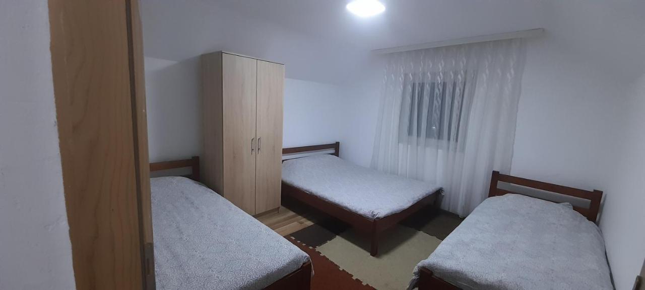 Breti'S Guesthouse Vusanje Экстерьер фото