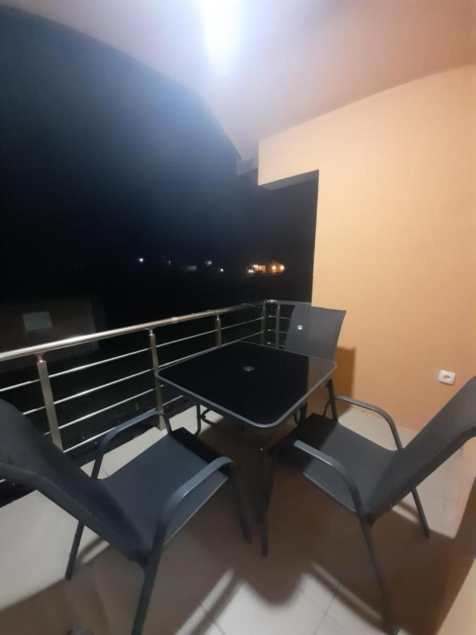 Breti'S Guesthouse Vusanje Экстерьер фото
