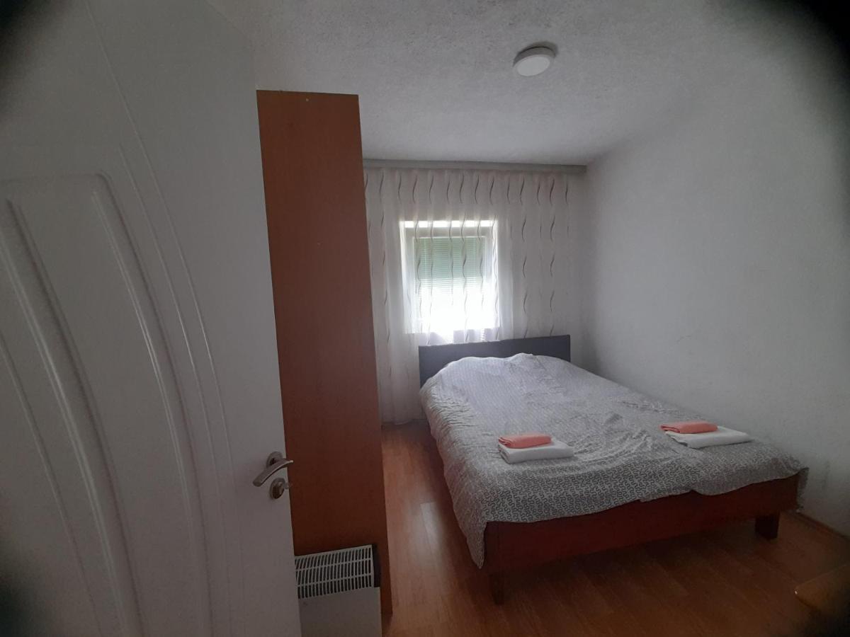Breti'S Guesthouse Vusanje Экстерьер фото
